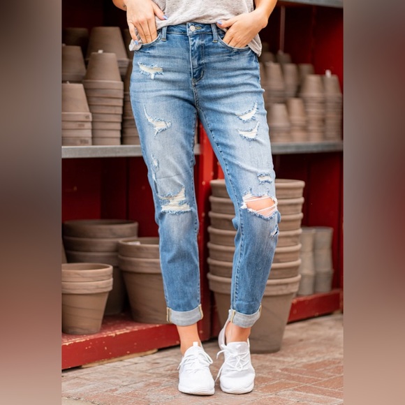 NWT JUDY BLUE High Rise Boyfriend Distressed Light Wash Jeans - Picture 3 of 16